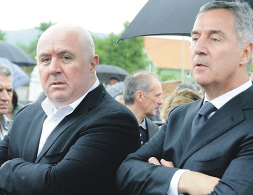 ПОДГОРИЦА, 28. ФЕБРУАРА /СРНА/ - Црногорска полиција потврдила је да је ухапшен Ацо Ђукановић, брат бившег предсједника Црне Горе, код кога је приликом претреса пронађена већа количина ватреног оружја и муниције.