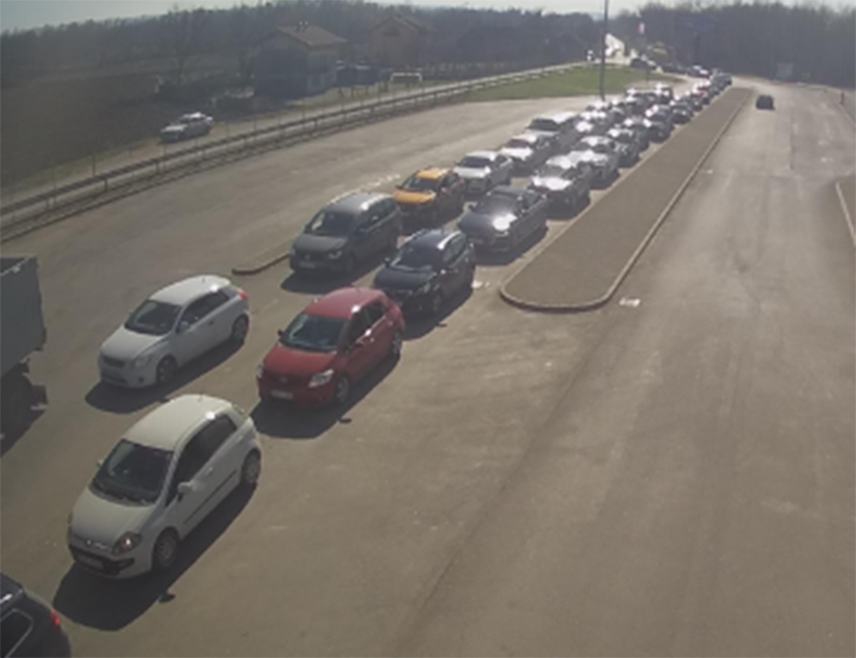 БАЊАЛУКА, 28. ФЕБРАРА /СРНА/ - Појачана је фреквенција возила и дужа су чекања 
на граничним презалима Градишка, Доња Градина, Козарска Дубица, Велика Кладуша и Изачић на излазу из БиХ, саопштено је из Ауто-мото савеза Републике Српске.