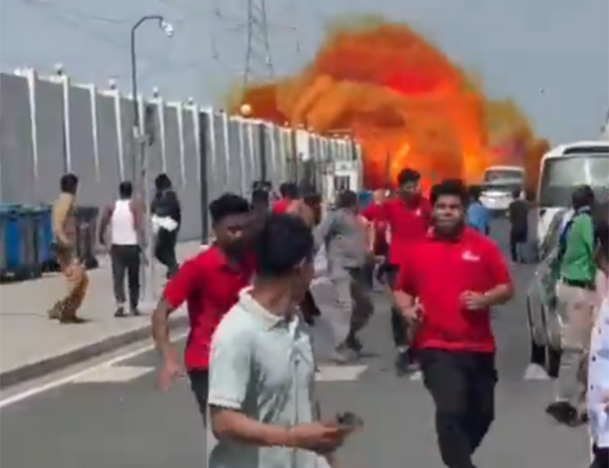 ДУБАИ, 28. ФЕБРУАРА /СРНА/ - Нова серија експлозија догодила се у Дубаију, јавио је дописник агенције РИА "Новости".