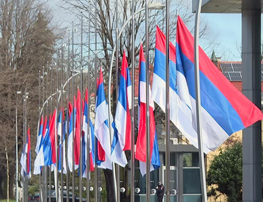 БАЊАЛУКА, 28. ФЕБРУАРА /СРНА/ - Влада Републике Српске прогласила је 1. март Даном жалости поводом трагичних догађаја који су се десили тог датума 1992. године, а који су били повод за отпочињање трагичног сукоба у БиХ.