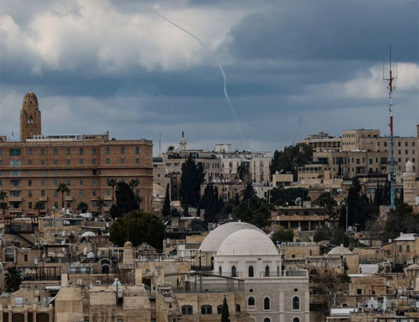 ДУБАИ, 28. ФЕБРУАРА /СРНА - РИА Новости/ - Системи противваздушне одбране Уједињених Арапских Емирата /УАЕ/ успјешно су одбили трећи талас иранских ракета и дронова и нема озбиљније штете, саопштило је Министарство одбране.