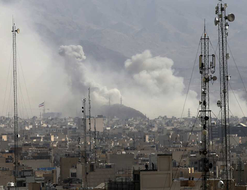 ЈЕРУСАЛИМ, 28. ФЕБРУАРА /СРНА/ - Сирене за ваздушну опасност поново су се огласиле широм централног дијела Израела, док Иран наставља да лансира балистичке ракете, преносе израелски медији.