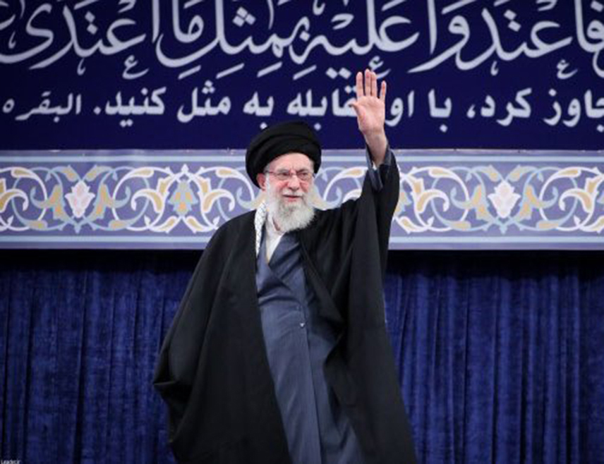 ТЕХЕРАН, 28. ФЕБРУАРА /СРНА - РИА Новости/ - Ирански врховни вођа ајатолах Али Хамнеи је жив и руководи ситуацијом на бојном пољу, јавила је новинска агенција Тасним позивајући се на извор близак ајатолаховом кабинету.