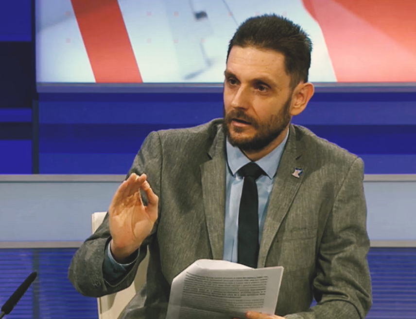 БАЊАЛУКА, 1. МАРТА /СРНА/ - Док су се наоружавале и припремале за рат, муслиманске снаге и њихове елите су се сакривале иза приче о јединству и грађанским вриједностима, а 1. март 1992. године био је слика онога шта чека Србе уколико би неко и повјеровао у причу о грађанској, односно унитарној БиХ, изјавио је Срни историчар у Центру за друштвено-политичка истраживања Предраг Лозо.