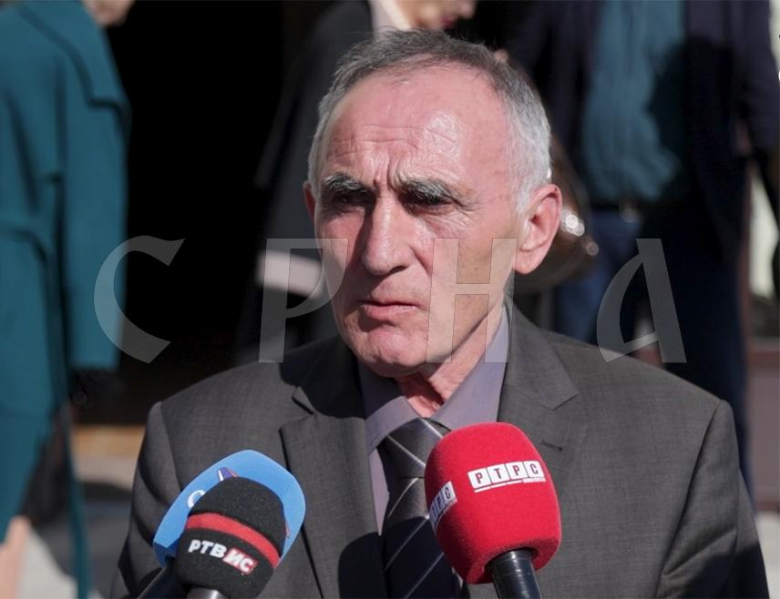 ПАЛЕ, 1. МАРТА /СРНА/ - Предсједник Асоцијације "Ствараоци Републике Српске" Стеван Медић изјавио је да је 28. фебруар 1992. године, дан када је донесен први Устав Српске, датум од историјског значаја и празник српског народа.