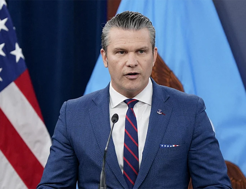 ВАШИНГТОН, 2. МАРТА /СРНА - РИА Новости/ - Сједињене Државе спремају се за могући напад на домаћем тлу док трају удари на Иран, рекао је амерички министар рата Пит Хегсет.