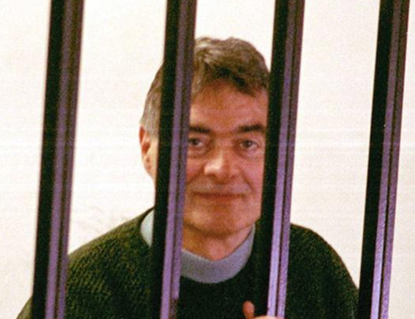 РИМ, 2. МАРТА /СРНА/ - Озлоглашени сицилијански мафијашки шеф Бенедето "Нито" Сантапаола преминуо је у 87. години у затвору у Милану у којем је био више од три деценије, јавио је Ројтерс позивајући се на два неименована извора.