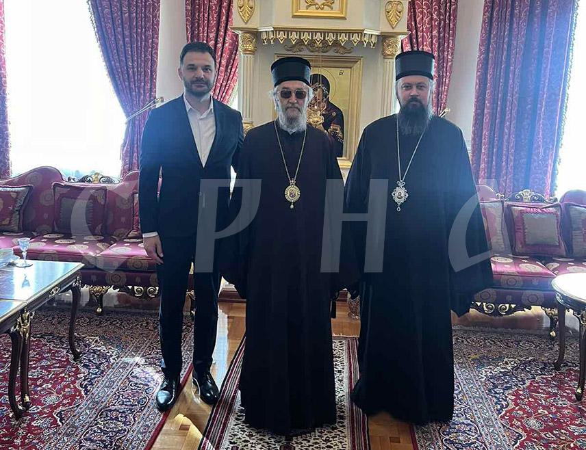 ПРИЈЕДОР, 3. МАРТА /СРНА/ - Градоначелник Приједора Слободан Јавор разговарао је данас у Бањалуци са Његовим високопреосвештенством митрополитом бањалучким Јефремом и епископом марчанским Савом о наставку изградње манастира Милошевац у Приједору, као и пратећих објеката уз ову светињу.