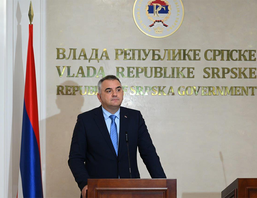 БАЊАЛУКА, 3. МАРТА /СРНА/ - Премијер Републике Српске Саво Минић изјавио је данас у Бањалуци да није плаћен долазак у Српску америчког генерала Мајкла Флина, те да је састанак са њим један у низу које званичници Српске имају са личностима из САД.