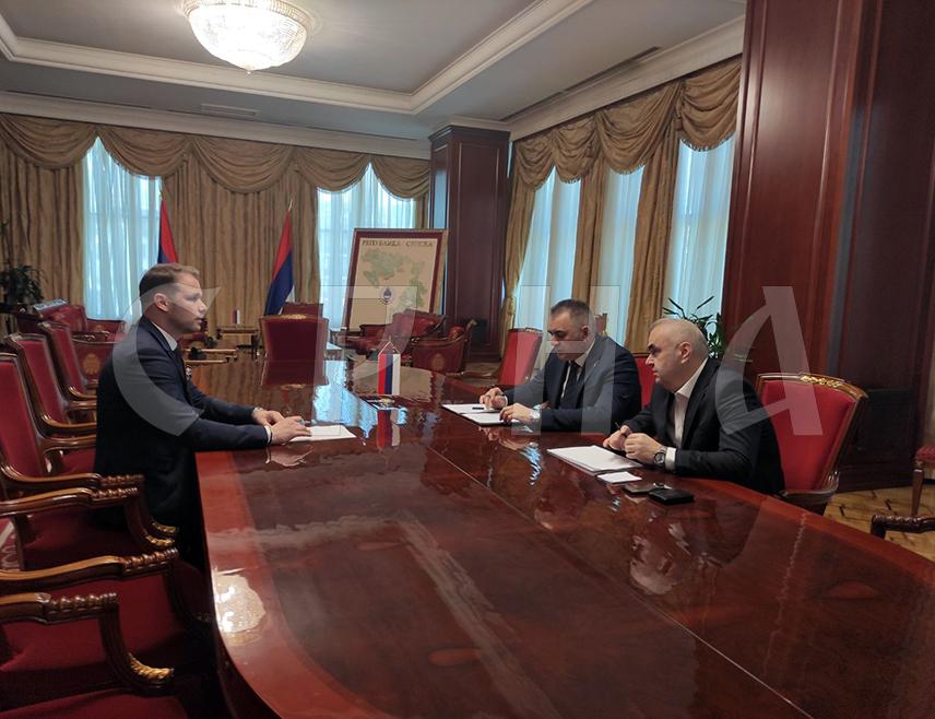 БАЊАЛУКА, 3. МАРТА /СРНА/ - Предсједник Владе Републике Српске Саво Минић рекао је да је са градоначелником Бањалуке Драшком Станивуковићем имао продуктиван састанак, који ће резултирати скорашњим завршетком радова на мосту преко ријеке Врбас у бањалучком насељу Чесма.