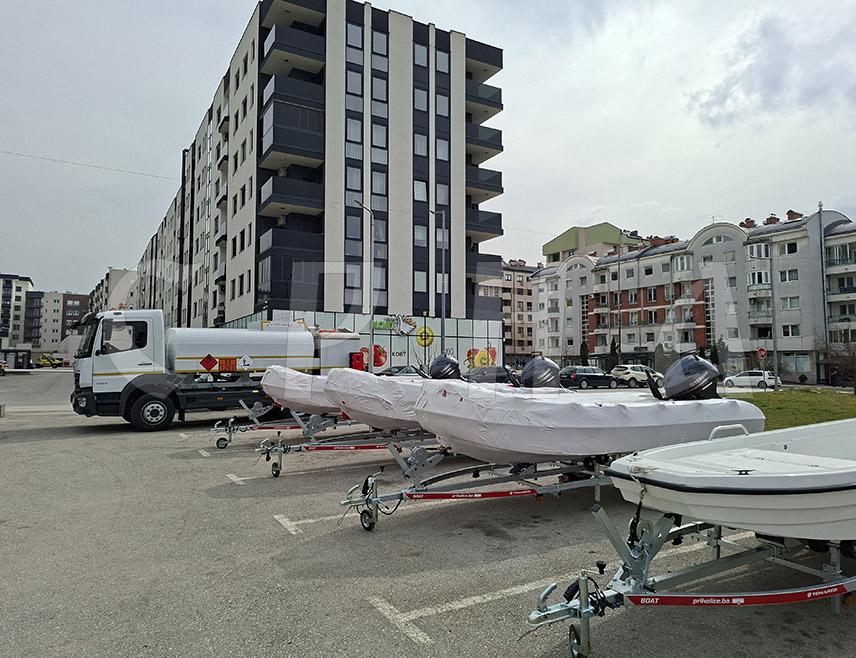 ИСТОЧНО САРАЈЕВО, 4. МАРТА /СРНА/ - Директор Републичке управе цивилне заштите Борис Трнинић уручио је данас у Источном Сарајеву опрему представницима Министарства унутрашњих послова /МУП/ Републике Српске, те Градишке, Теслића, Фоче и Српца, чиме је окончано обиљежавање 1. марта – Међународног дана цивилне заштите.