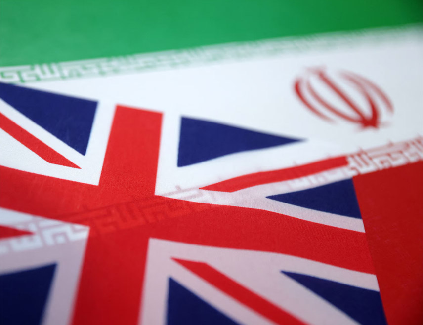 ЛОНДОН, 4. МАРТА /СРНА - РИА Новости/ - Велика Британија не искључује могућност да се прикључи нападима на Иран и да размјести нове снаге на Блиском истоку, објавио је портал "И пејпер", позивајући се на неименоване изворе.