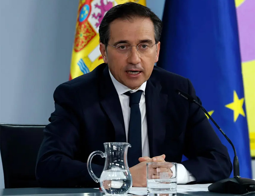 МАДРИД, 4. МАРТА /СРНА/ - Шпански министар спољних послова Хосе Мануел Алварес категорично је негирао да ће Шпанија војно сарађивати са САД након што је таква вијест објављена у Вашингтону.