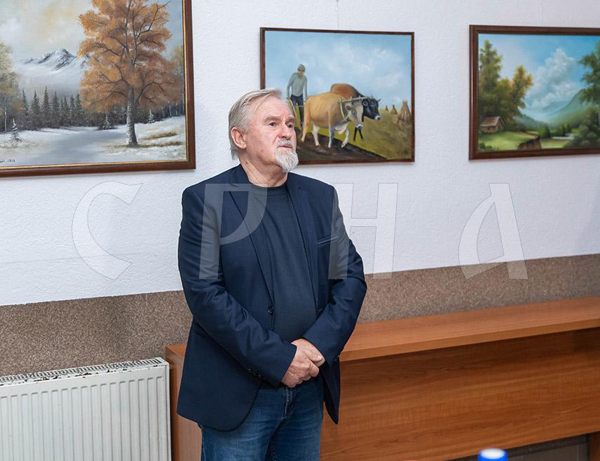 ПРЊАВОР, 4. МАРТА  /СРНА/ - У Прњавору је вечерас отворена девета самостална изложба "Природа у срцу" сликара Ивана Нешића који је публици представио 21 дјело урађено у техници уље на платну.