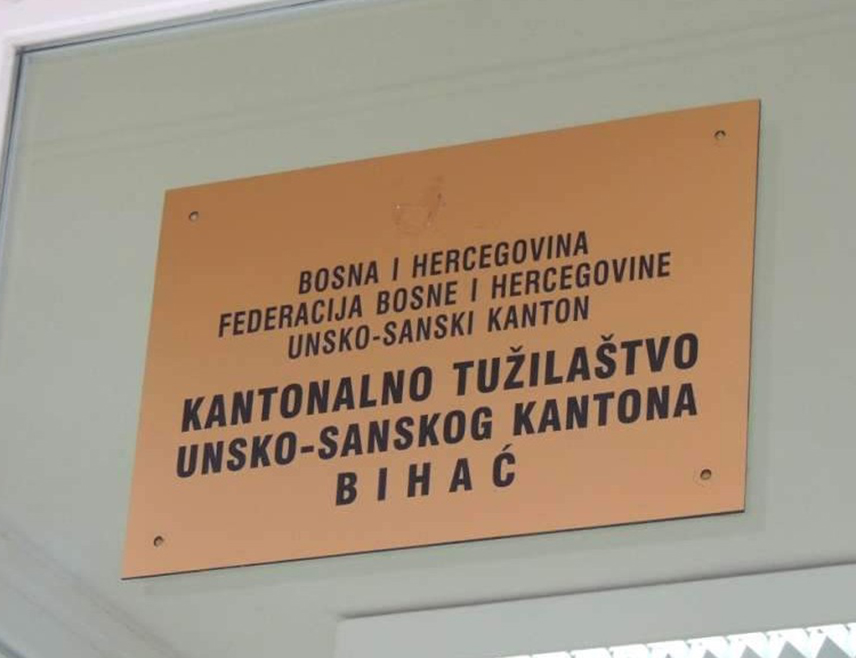 БИХАЋ, 5. МАРТА /СРНА/ - Кантонални суд у Бихаћу продужио је за још два мјесеца притвор шездесетшестогодишњаку из Кључа, који је ухапшен због сумње да је покушао да присили на полни однос дијете старије од 15 година.