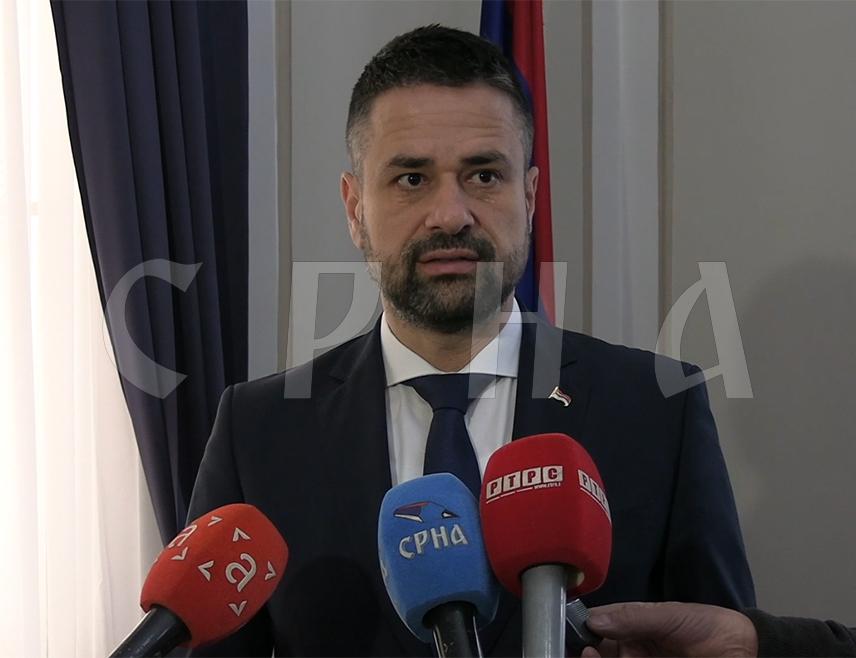 САРАЈЕВО, 5. МАРТА /СРНА/ - Министарство финансија и трезора у Савјету министара јутрос је издало позитивно мишљење и обезбиједило средства за организовање повратка наших грађана из угрожених подручја Блиског истока, изјавио је министар Срђан Амиџић.