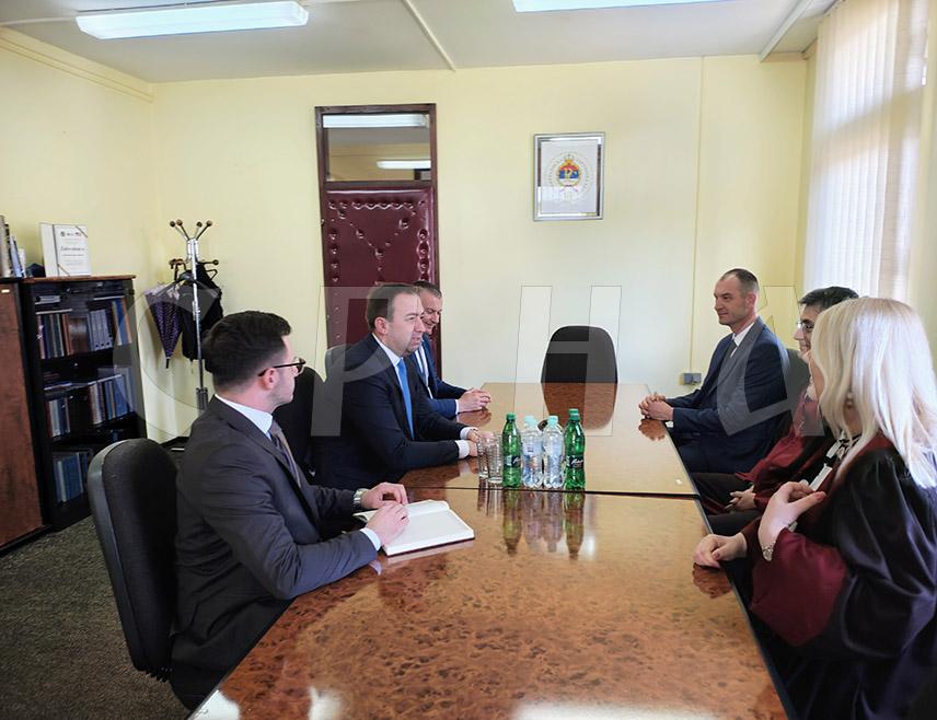 СОКОЛАЦ, 5. МАРТА /СРНА/ - Влада Републике Српске и Министарство правде биће партнер на унапређењу услова рада Основног суда на Сокоцу, изјавио је министар правде Српске Горан Селак.