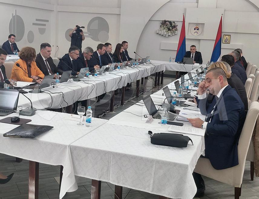 СОКОЛАЦ, 5. МАРТА /СРНА/ - Влада Републике Српске усвојила је данас на сједници на Сокоцу Информацију о потреби оснивања одјељења за малољетнике као посебне организационе јединице у Заводу за форензичку психијатрију Соколац, ради заштите малољетних лица и њиховог менталног здравља.