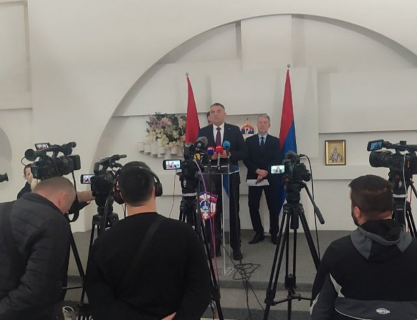 СОКОЛАЦ, 5. МАРТА /СРНА/ - Сједница Владе Републике Српске биће одржана на Палама најкасније у року од мјесец и по дана, рекао је данас премијер Саво Минић.