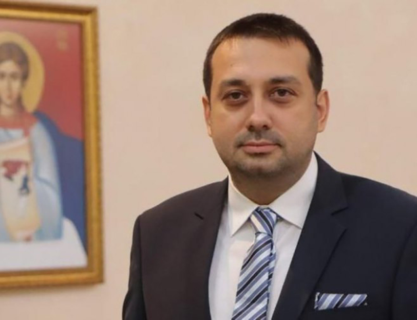 БАЊАЛУКА, 5. МАРТА /СРНА/ - Предсједништво БиХ није именовало Адмира Атовића за конзула БиХ у Новом Пазару, већ га је послало Министарство иностраних послова у Савјету министара, односно Елмедин Конаковић као привременог отправника послова, истакао је шеф Кабинета српског члана Предсједништва БиХ Душан Петровић.