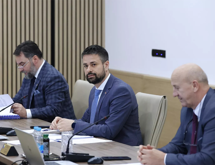 САРАЈЕВО, 5. МАРТА /СРНА/ - Савјет министара усвојио је информацију о закључивању споразума за Инструмент за реформе и раст са Европском комисијом и овластио министра финансија и трезора Срђана Амиџића да потпише захтјев за предфинансирање које је предвиђено у износу од око 68 милиона евра.