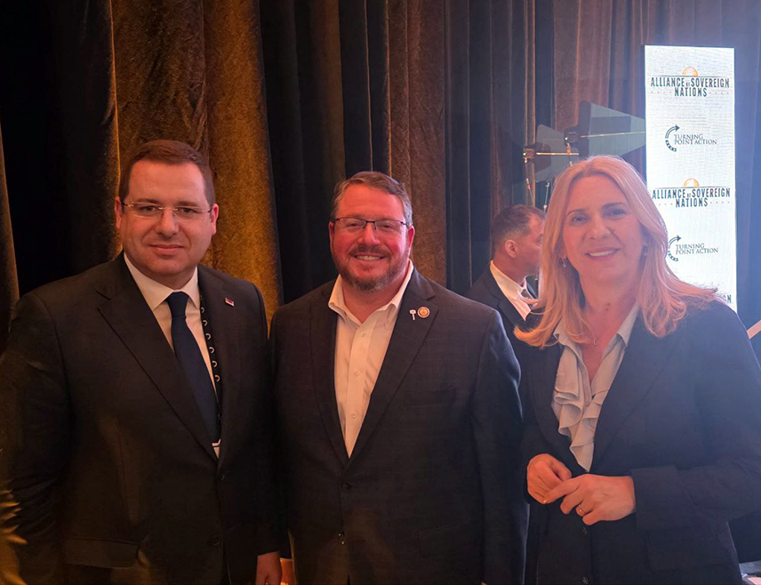 ВАШИНГТОН, 5. МАРТА /СРНА/ - Српски делегат у Дому народа Парламентарне скупштине БиХ Радован Ковачевић рекао је да је имао кратак сусрет и занимљив разговор са чланом Представничког дома америчког Конгреса из Републиканске странке, Рендијем Фајном.