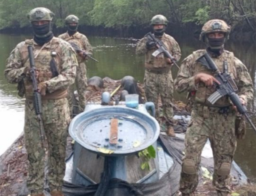 КИТО, 5. МАРТА /СРНА/ - Војска Еквадора заплијенила је нарко-подморницу дугу 35 метара, скривену у резервату природе близу границе са Колумбијом.