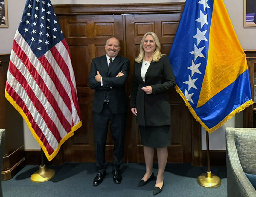 ВАШИНГTОН, 6. МАРТА /СРНА/ - Српски члан Предсједништва БиХ Жељка Цвијановић у разговору са америчким секретаром за економију Хауардом Латником подржала је планиране америчке пројекта у БиХ и исказала заинтересованост Републике Српске за нове инвестиције из САД.