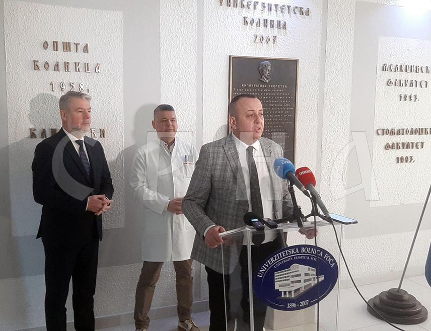 ФОЧА, 6. МАРТА /СРНА/ - У Одјељењу интензивне медицине за нехируршке гране у Универзитетској болници у Фочи биће лијечени најтежи пацијенти из свих области конзервативних грана, а који нису хируршки, а коначна вриједност улагања биће око милион КМ, изјавио је вршилац дужности директора ове здравствене установе Ненад Лаловић.