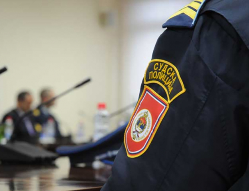 БАЊАЛУКА, 6. МАРТА /СРНА/ - Судска полиција Републике Српсе ухапсила је мушкарца С. В. из Дервенте који је спроведен у Завод за форензичку психијатрију на Сокоцу јер му је изречена мјера обавезног психијатријског лијечења због прогањања.