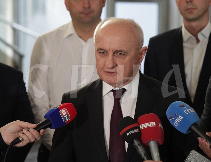 ПАЛЕ, 6. МАРТА /СРНА/ - Министар енергетике и рударства Републике Српске Петар Ђокић рекао је да је са руководством "Електродистрибуције" Пале договорено да приоритет буде санација дијелова мреже гдје су забиљежени вишедневни прекиди у снабдијевању електричнoм енергијом.