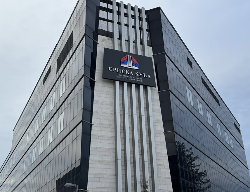 ​БРЧКО, 7. МАРTА /СРНА/ - Градоначелник Брчког Синиша Милић изјавио је да куповина објекта "Српска кућа" у насељу Колубара не мијења власничку структуру земљишта јер оно остаје у искључивом власништву дистрикта.