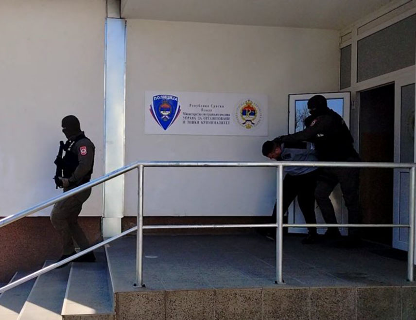 БАЊАЛУКА, 7. МАРTА /СРНА/ - Лице из Београда чији су иницијали П.Г, које је ухапшено у Бањалуци по потјерници београдског Интерпола, спроведено је у Суд БиХ ради екстрадиције, саопштено је из Министарства унутрашњих послова /МУП/ Републике Српске.