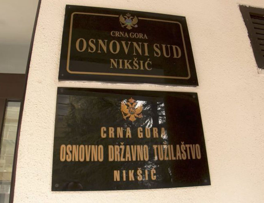 НИКШИЋ, 7. МАРТА /СРНА/ - Основни суд у Никшићу саопштио је данас да је одбио жалбу бранилаца брата бившег црногорског премијера и предсједника Миле Ђукановића, бизнисмена Аце Ђукановића и да му је потврдио притвор.