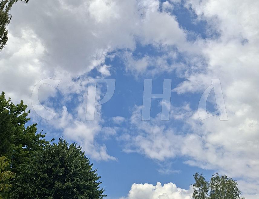 БИЈЕЉИНА, 8. МАРТА /СРНА/ - У Републици Српској и Федерацији БиХ /ФБиХ/ сутра се током дана очекује умјерен развој облачности од запада ка југу и истоку, локално могуће са кишом или пљуском с грмљавином, а сунчаније и најтоплије биће на сјевероистоку.