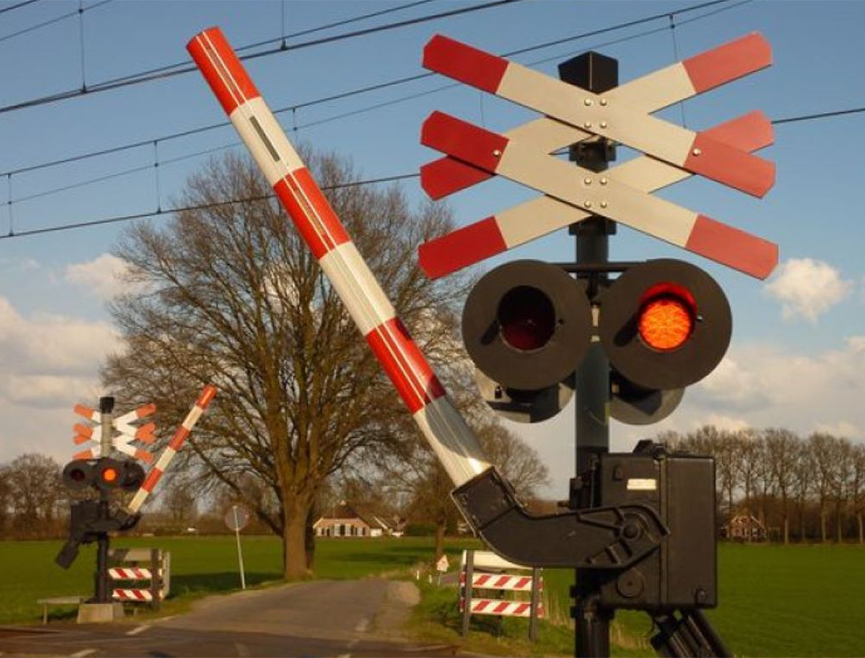 ДОБОЈ, 9. МАРТА /СРНА/ - Пружни прелаз на регионалном путу Шамац-Брчко биће затворен за друмски саобраћај од данас до 30. марта због санације, саопштено је из компаније "Жељезнице Републике Српске" /ЖРС/.