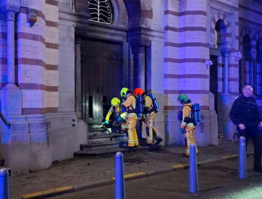 ЛИЈЕЖ, 9. МАРТА /СРНА/ - У близини синагоге у Лијежу одјекнула је експлозија, при чему није било жртава, али је зграда оштећена, јавила је белгијска новинска агенција, позивајући се на локалну полицију.