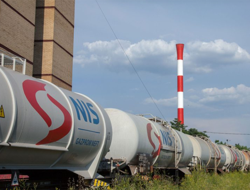 БЕОГРАД, 9. МАРТА /СРНА/ - Влада Србије данас је забранила извоз нафте и свих нафтних деривата.