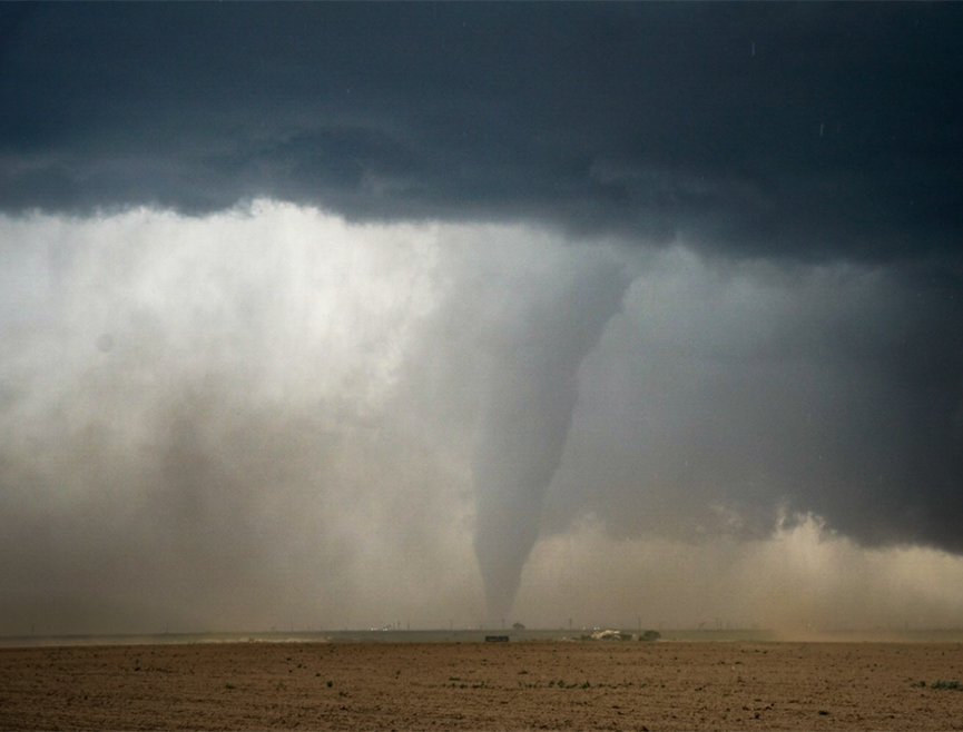 ВАШИНГТОН, 9. МАРТА /СРНА/ - Најмање осморо људи је погинуло, а десетине су повријеђене након што је низ снажних торнада погодио централни део САД, потврдили су званичници.