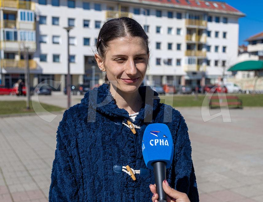 ПАЛЕ, 10. МАРТА /СРНА/ - Члан Смучарског клуба "Сарајево-Источно Сарајево" Теодора Делипара са Пала каже да је поносна што је са 19 година учествовала на Зимским олимпијским играма иако због треме није успјела да заврши трку, али је и из тога научила важну лекцију да је у спорту битна и психичка припрема.