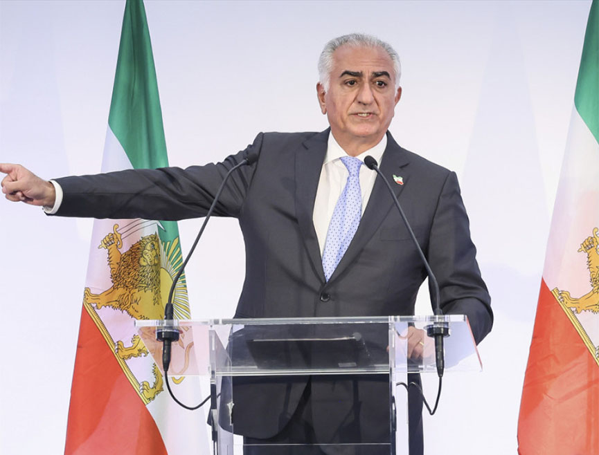 ТЕХЕРАН, 9. МАРТА /СРНА/ - Ирански престолонасљедник Реза Пахлави, син посљедњег иранског шаха Мохамеда Резе Пахлавија, позвао је иранску војску да положи оружје и придружи се народу.