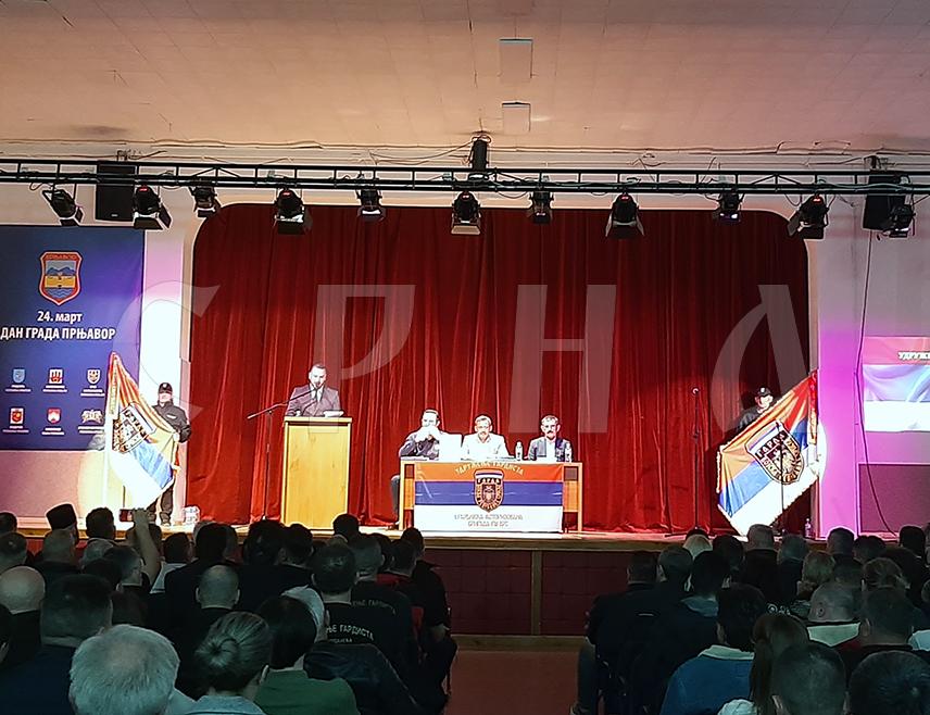 ПРЊАВОР, 9. МАРТА /СРНА/ - Удружење гардиста Прве гардијске моторизоване бригаде Главног штаба Војске Републике Српске промовисало је вечерас у Прњавору монографију "Гарда - душа Републике Српске", аутора Жељка Дакића.