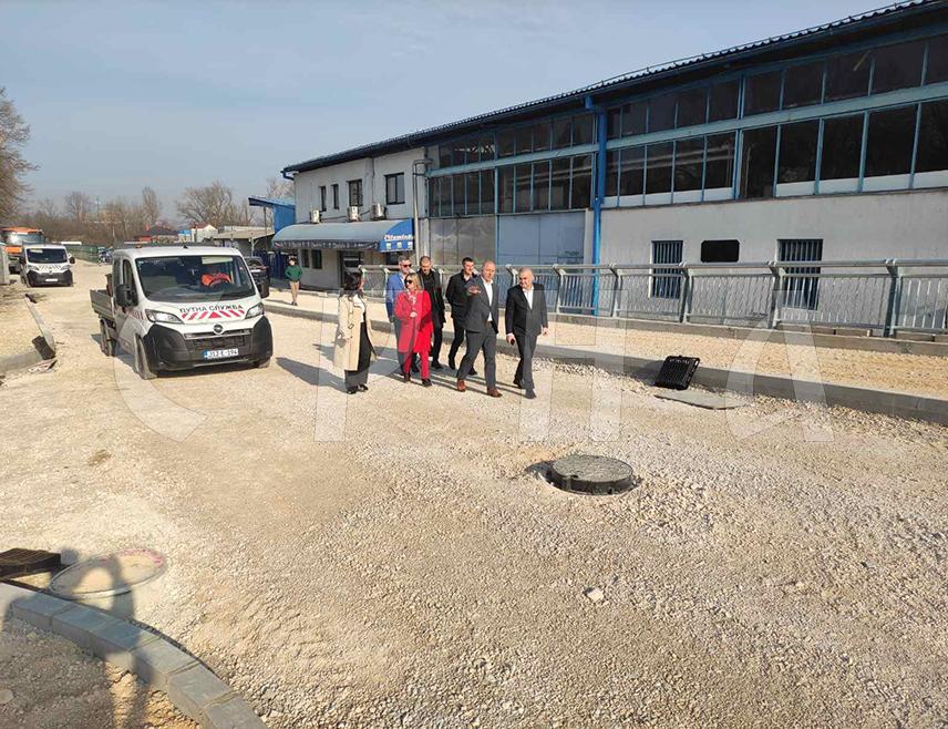 БАЊАЛУКА, 10. МАРТА /СРНА/ - Министар саобраћаја и веза Републике Српске Зоран Стевановић најавио је данас да би нови мост у бањалучком насељу Чесма требало да буде отворен за десетак дана.