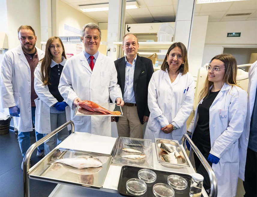 МАДРИД, 10. МАРТА /СРНА-Ројтерс/ - Истраживачи са Универзитета у Гранади развили су вјештачку рожњачу направљену од крљушти неколико врста риба које се могу наћи на пијацама, што би могло постати јефтинија алтернатива трансплантацијама донора за тешке болести ока.