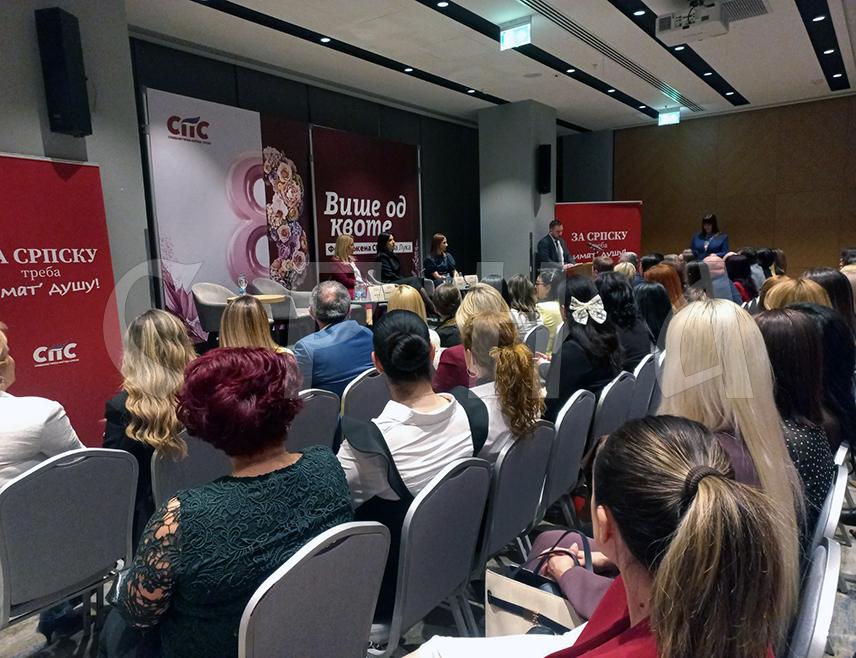 БАЊАЛУКА, 10. МАРТА /СРНА/ - Учешће жена у политици не смије да буде само пуко испуњавање квоте и једино заједничким радом може се унаприједити њихов положај у јавном и политичком животу, поручила је вечерас предсједник Форума жена СПС-а Бањалука Маја Векић.