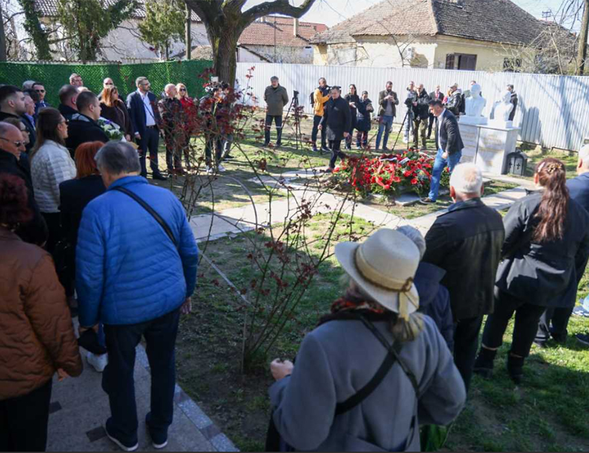 БЕОГРАД, 11. МАРТА /СРНА/ - У Пожаревцу је данас обиљежено 20 година од смрти некадашњег предсједника Србије и СР Југославије Слободана Милошевића, у присуству породице, његових партијских сабораца, пријатеља и поштовалаца.