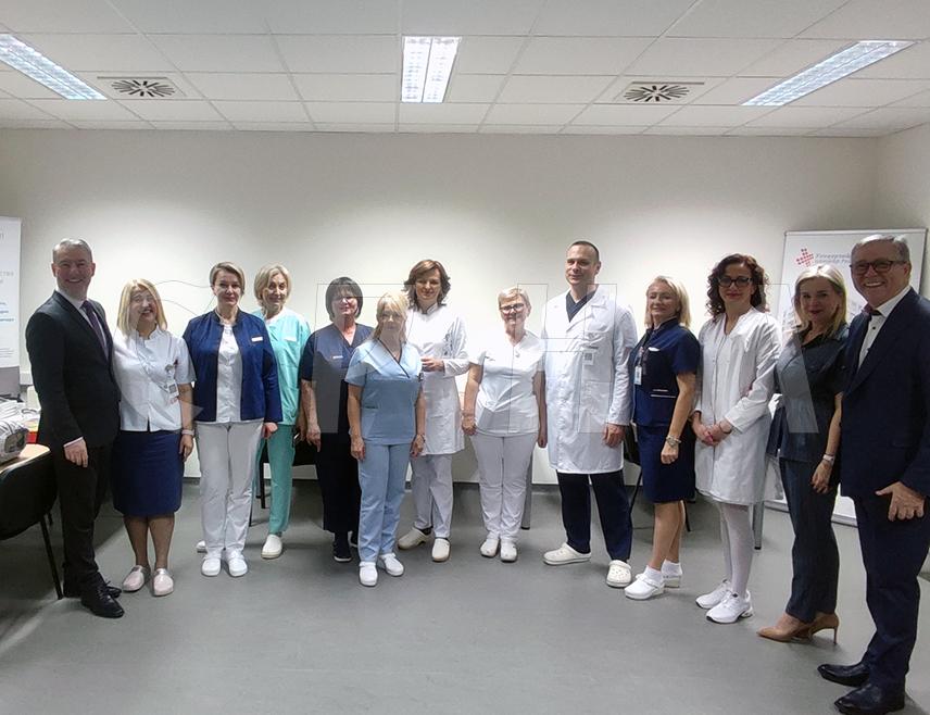 БАЊАЛУКА, 11. МАРТА /СРНА/ - Први Центар за континуирану едукацију медицинских сестара и техничара из здравствених установа у Републици Српској, који је данас отворен у УКЦ-у значајан је због едукације на новим технологијама, изјавио је министар здравља и социјалне заштите Ален Шеранић.