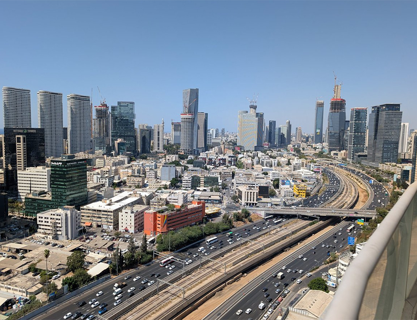 ТЕЛ АВИВ, 11. МАРТА /СРНА/ - Сирене за узбуну на ваздушни напад огласиле су се у израелском граду Тел Авиву, јавио је извјештач агенције РИА Новости.