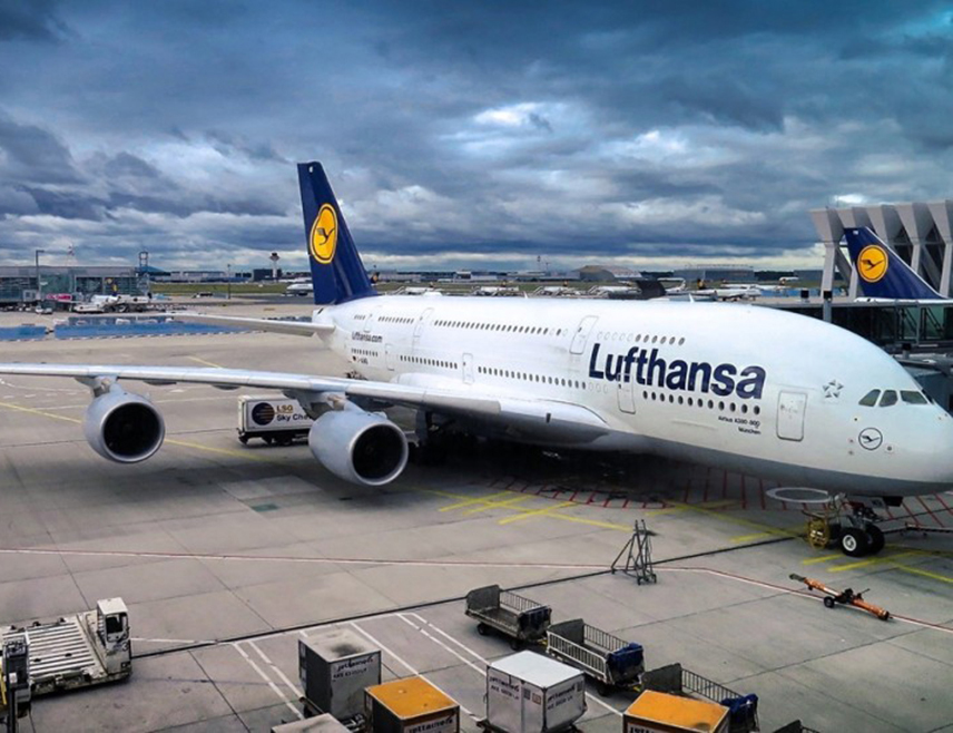 БЕРЛИН, 12. МАРТА /СРНА/ - Дводневни штрајк пилота авио-компанија "Луфтханза", "Луфтханза карго" и "Луфтханза ситилајн" почео је у поноћ, а највише су погођени летови до и из Минхена и Франкфурта.