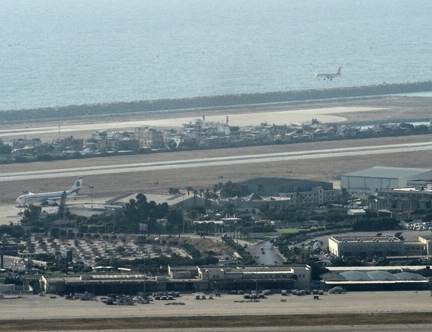 ДОХА, 12. МАРТА /СРНА - РИА Новости/ - Дронови су напали Међународни аеродром у Кувајту, али нема жртава, саопштила је кувајтска Генерална дирекција цивилног ваздухопловства.